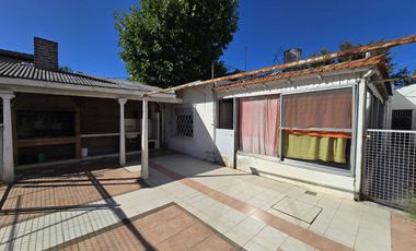CASA 5 AMBIENTES EN VENTA EN LANUS COCHERA