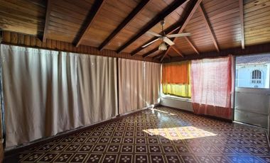 CASA 5 AMBIENTES EN VENTA EN LANUS COCHERA