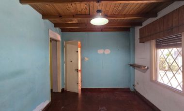 CASA 5 AMBIENTES EN VENTA EN LANUS COCHERA