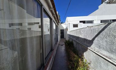 CASA 5 AMBIENTES EN VENTA EN LANUS COCHERA