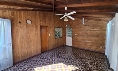 CASA 5 AMBIENTES EN VENTA EN LANUS COCHERA