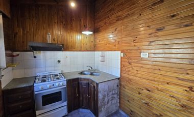 CASA 5 AMBIENTES EN VENTA EN LANUS COCHERA