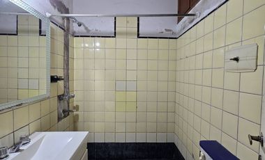 CASA 5 AMBIENTES EN VENTA EN LANUS COCHERA