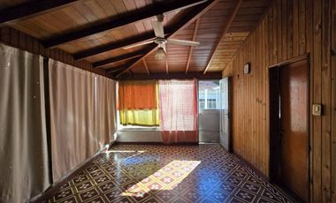 CASA 5 AMBIENTES EN VENTA EN LANUS COCHERA