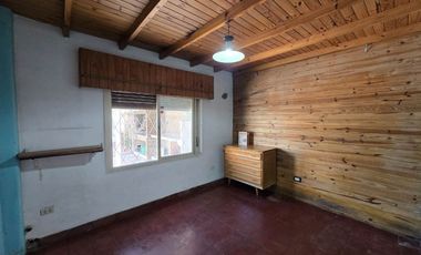 CASA 5 AMBIENTES EN VENTA EN LANUS COCHERA
