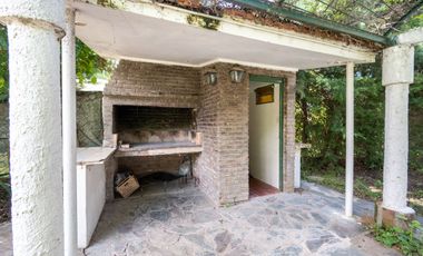 VENTA QUINTA CON GRAN TERRENO, EXCELENTE UBICACION