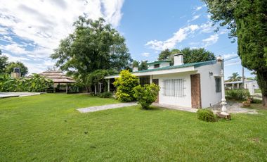 VENTA QUINTA CON GRAN TERRENO, EXCELENTE UBICACION
