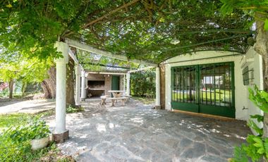 VENTA QUINTA CON GRAN TERRENO, EXCELENTE UBICACION