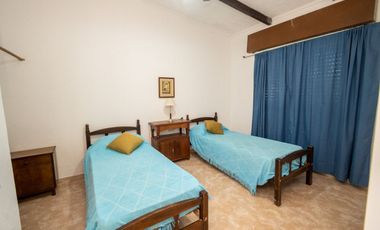 VENTA QUINTA CON GRAN TERRENO, EXCELENTE UBICACION