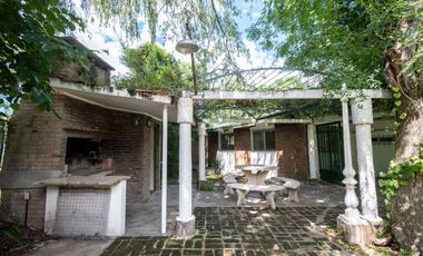 VENTA QUINTA CON GRAN TERRENO, EXCELENTE UBICACION