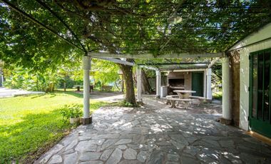 VENTA QUINTA CON GRAN TERRENO, EXCELENTE UBICACION