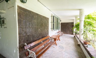 VENTA QUINTA CON GRAN TERRENO, EXCELENTE UBICACION