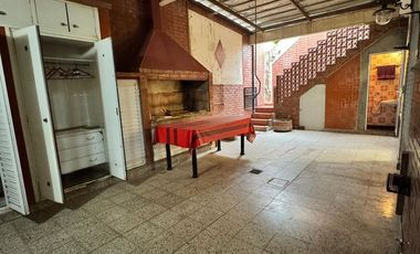Casa 4 dormitorios y cochera en venta