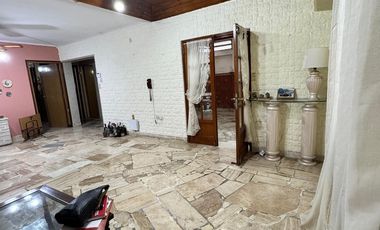 Casa 4 dormitorios y cochera en venta