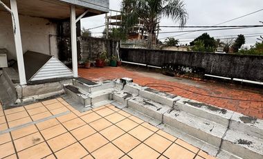 Casa 4 dormitorios y cochera en venta