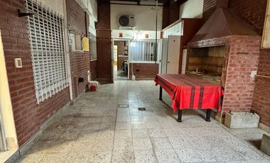 Casa 4 dormitorios y cochera en venta