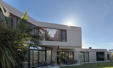 CASA EN VENTA - LAS GOLONDRINAS Bo CERRADO, HUDSON