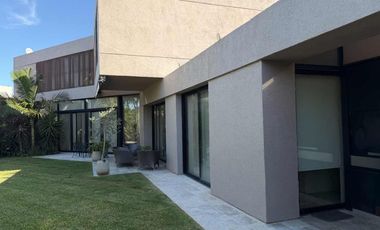 CASA EN VENTA - LAS GOLONDRINAS Bo CERRADO, HUDSON