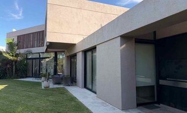 CASA EN VENTA - LAS GOLONDRINAS Bo CERRADO, HUDSON