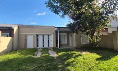 VENTA CASA ZONA ESTE BARRIO RESIDENCIAL