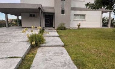 Casa  alquiler anual Barrio San Matías a la laguna