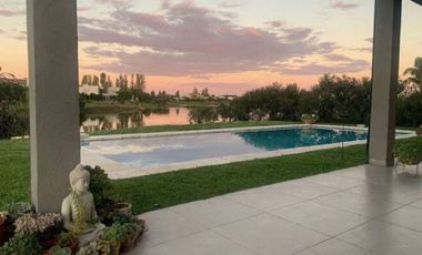 Casa  alquiler anual Barrio San Matías a la laguna