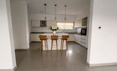 Casa  alquiler anual Barrio San Matías a la laguna