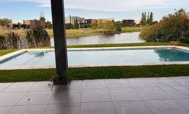 Casa  alquiler anual Barrio San Matías a la laguna