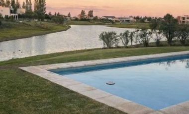 Casa  alquiler anual Barrio San Matías a la laguna