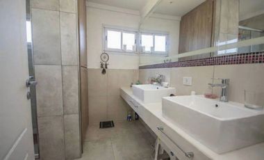 Casa  alquiler anual Barrio San Matías a la laguna