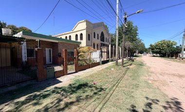 RESERVADA / CASA 3 AMB / JARDIN AMPLIO / COCHERA /