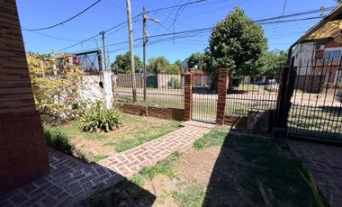 RESERVADA / CASA 3 AMB / JARDIN AMPLIO / COCHERA /