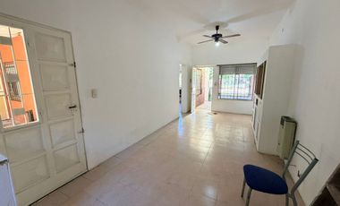 RESERVADA / CASA 3 AMB / JARDIN AMPLIO / COCHERA /