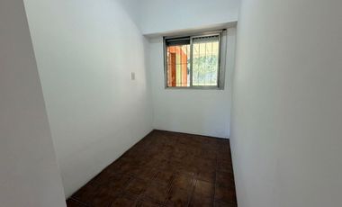 RESERVADA / CASA 3 AMB / JARDIN AMPLIO / COCHERA /
