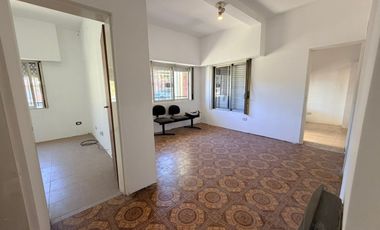 RESERVADA / CASA 3 AMB / JARDIN AMPLIO / COCHERA /