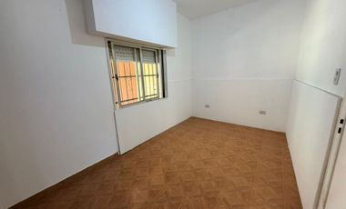 RESERVADA / CASA 3 AMB / JARDIN AMPLIO / COCHERA /