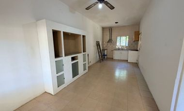 RESERVADA / CASA 3 AMB / JARDIN AMPLIO / COCHERA /