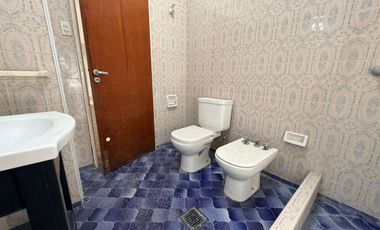 RESERVADA / CASA 3 AMB / JARDIN AMPLIO / COCHERA /