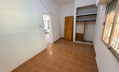 RESERVADA / CASA 3 AMB / JARDIN AMPLIO / COCHERA /