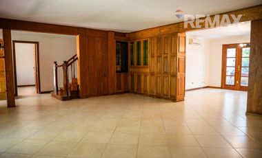 Calle cortada muy tranquila  - ACASSUSO