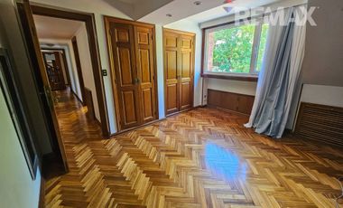 Calle cortada muy tranquila  - ACASSUSO