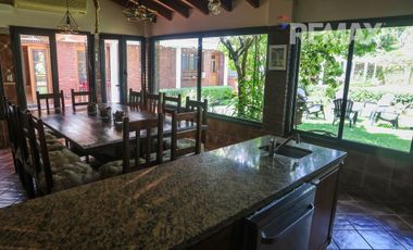 Calle cortada muy tranquila  - ACASSUSO