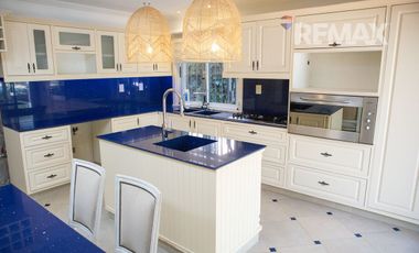 Calle cortada muy tranquila  - ACASSUSO