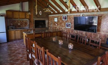 Calle cortada muy tranquila  - ACASSUSO