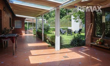 Calle cortada muy tranquila  - ACASSUSO