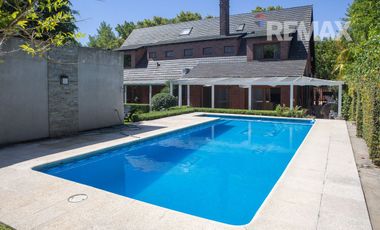 Calle cortada muy tranquila  - ACASSUSO