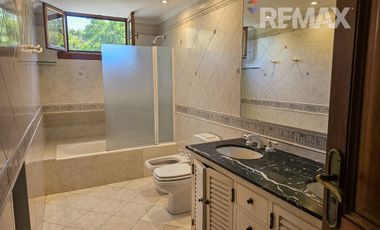 Calle cortada muy tranquila  - ACASSUSO