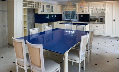 Calle cortada muy tranquila  - ACASSUSO