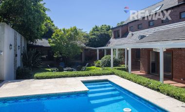 Calle cortada muy tranquila  - ACASSUSO