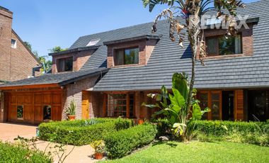 Calle cortada muy tranquila  - ACASSUSO